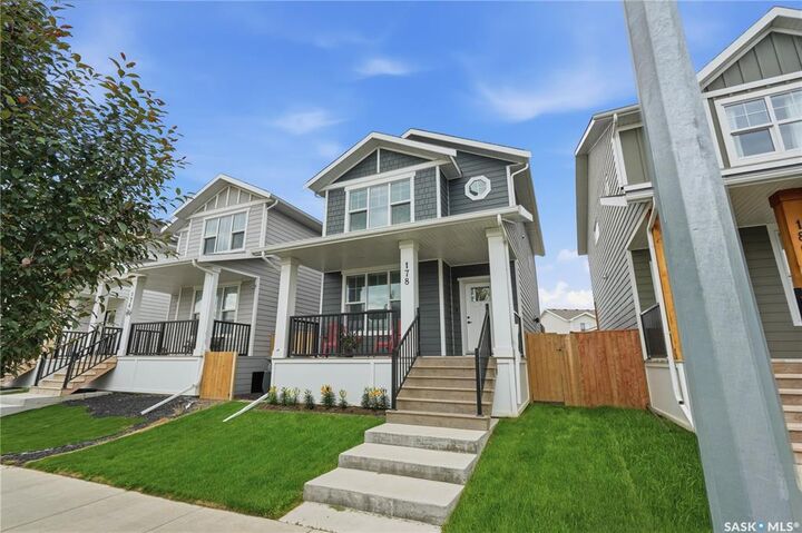 Property Photo:  178 Rosewood Boulevard E  SK S7V 0P5 