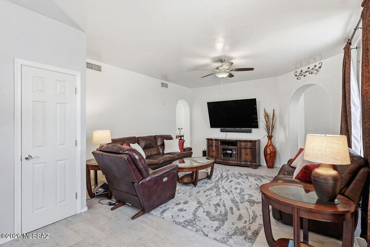 Property Photo: 8870 N Canebrake Place AZ 85743
