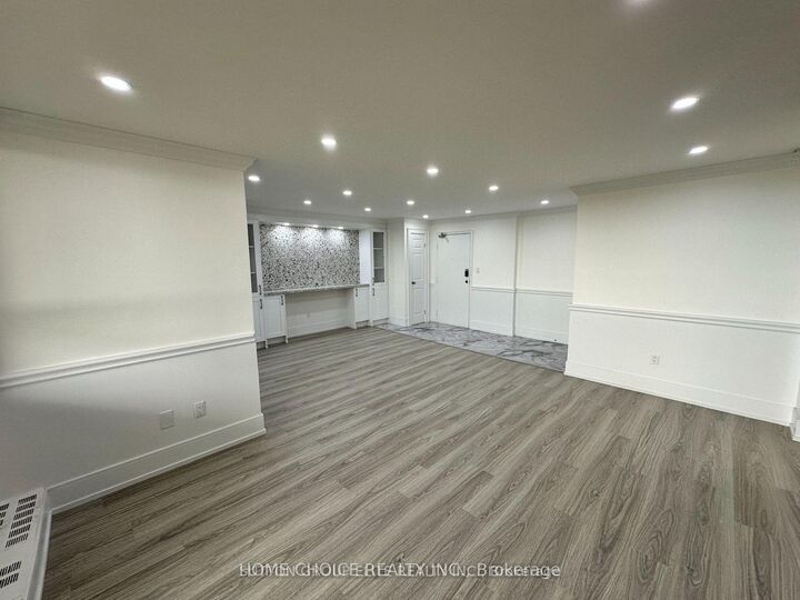 Property Photo:  100 Wingarden Court 1006  ON M1B 2P4 
