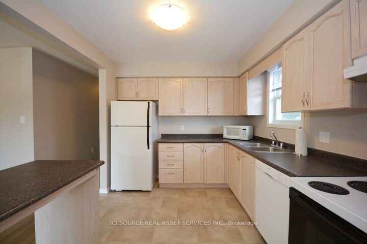 Property Photo: 26 Louise Lane Main Fl ON L3V 7W1