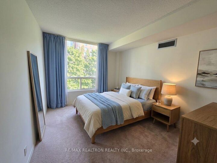Property Photo:  5785 Yonge Street 403  ON M2M 4J2 
