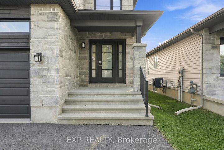 Property Photo: 224 Capri Avenue ON K0A 1W0