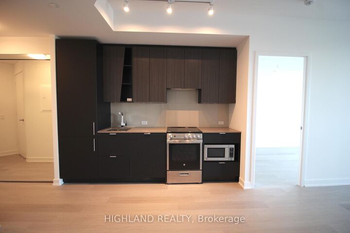 Property Photo: 3883 Quartz Road 206 ON L5B 4M6