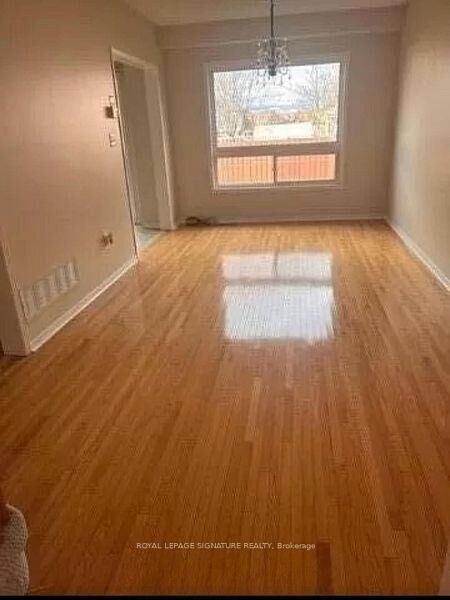 Property Photo: 6112 Windfleet Crescent ON L5V 2Z6