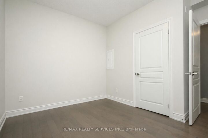 Property Photo:  3170 Erin Mills Parkway 133  ON L5L 0B6 
