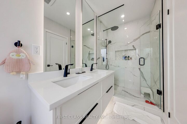 Property Photo: 431 Roxton Road ON M6G 3R5