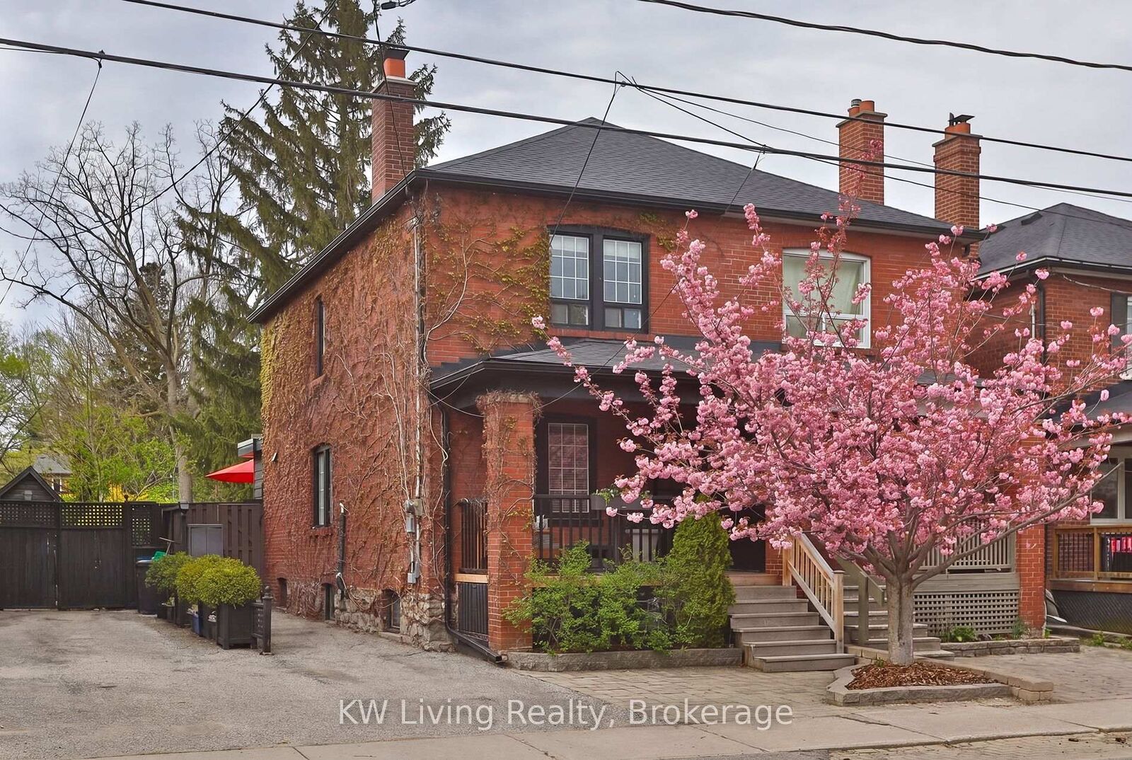 Property Photo: 452 Davisville Avenue ON M4S 1H8