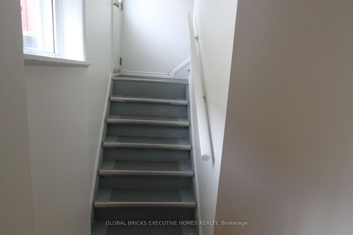Property Photo: 3653 Anniversary Road (Lower) ON L5C 2G2