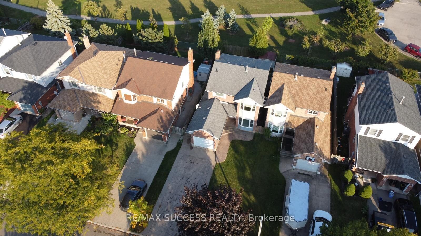 Property Photo:  26 Tomahawk Dr, Main, Drive  ON L3M 5G4 