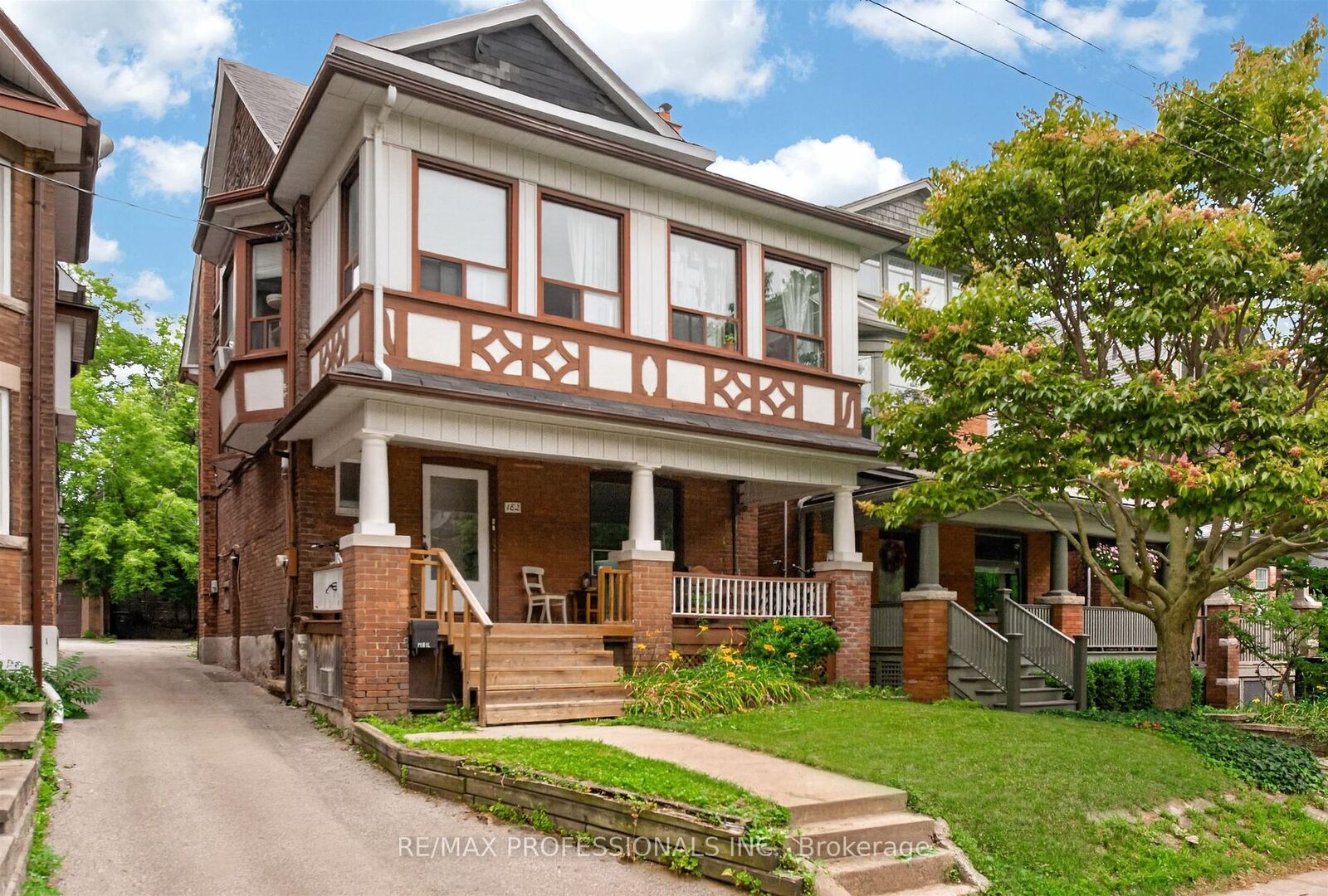 Property Photo: 182 Geoffrey Street ON M6R 1P7