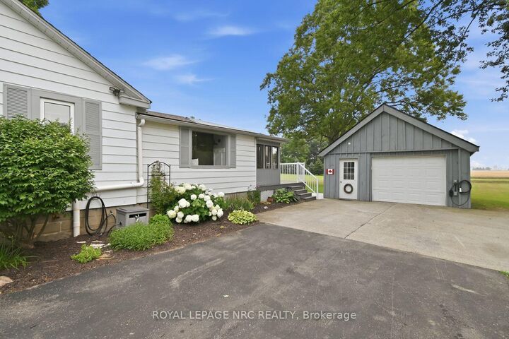 Property Photo: 43289 Pettit Road ON L0S 1V0