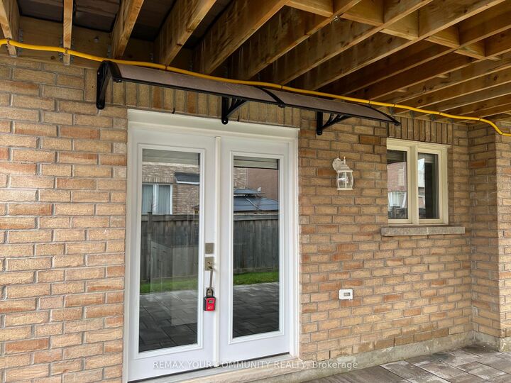Property Photo:  70 Juglans Crescent Bsmt  ON L4A 1S5 