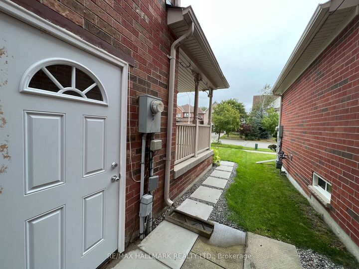 Property Photo:  86 Verdi Road  ON L4E 4P6 