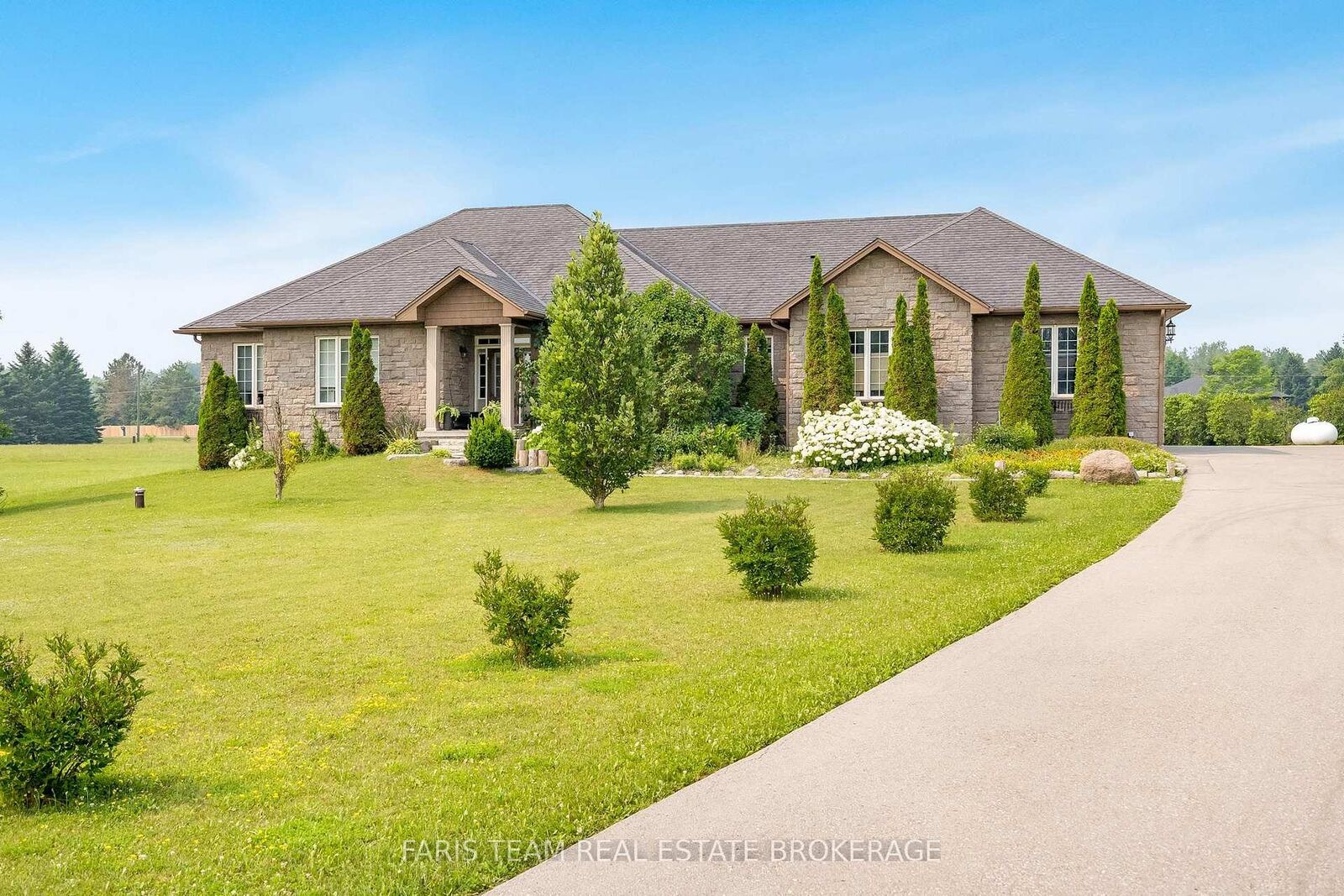 Property Photo: 2 Harry Parker Place ON L0M 1J0