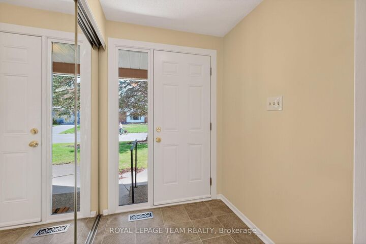 Property Photo: 21 Lindhurst Crescent ON K2G 0T8