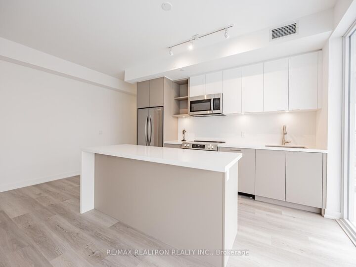 Property Photo: 333 Sunseeker Avenue 428 ON L9R 0R6