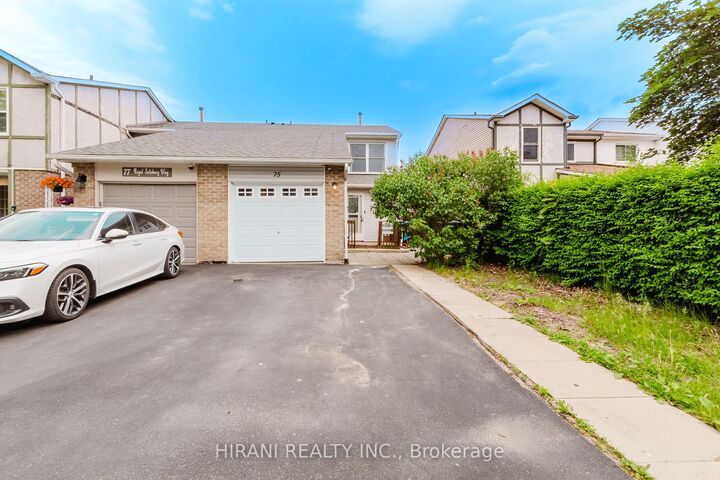 75 Royal Salisbury Way — photo 1