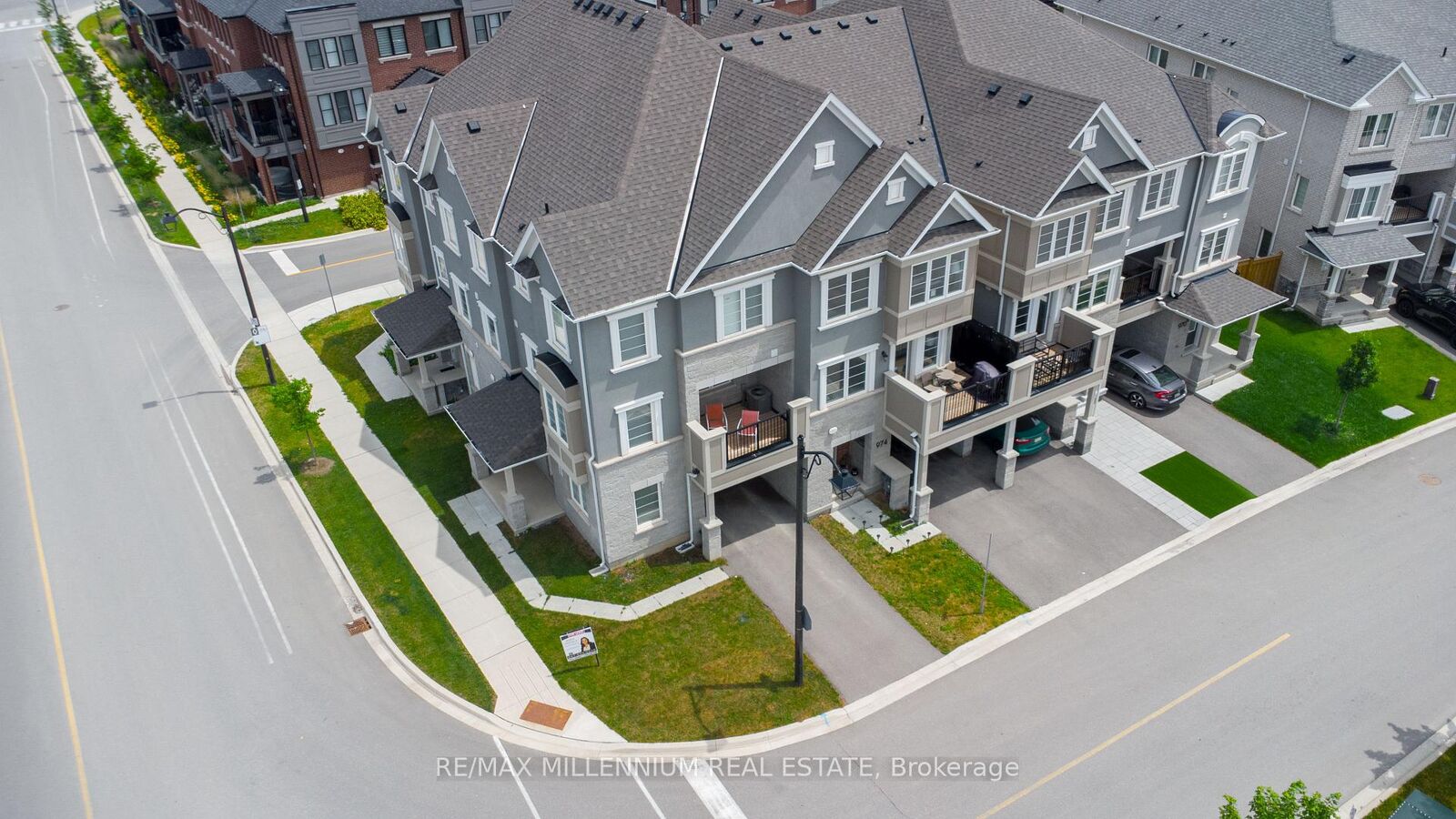 Property Photo: 974 Hickory Crescent ON L9E 1P6