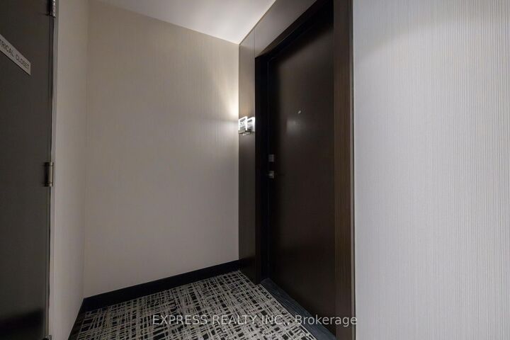 Property Photo: 2221 Yonge Street 5209 ON M4S 2B4