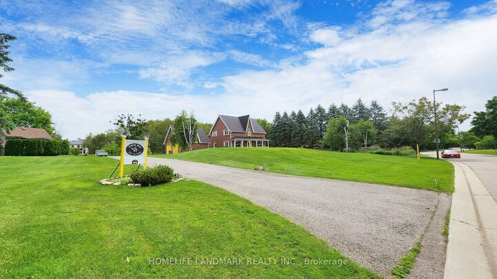 Property Photo: 522 Cam Fella Boulevard ON L4A 7H3