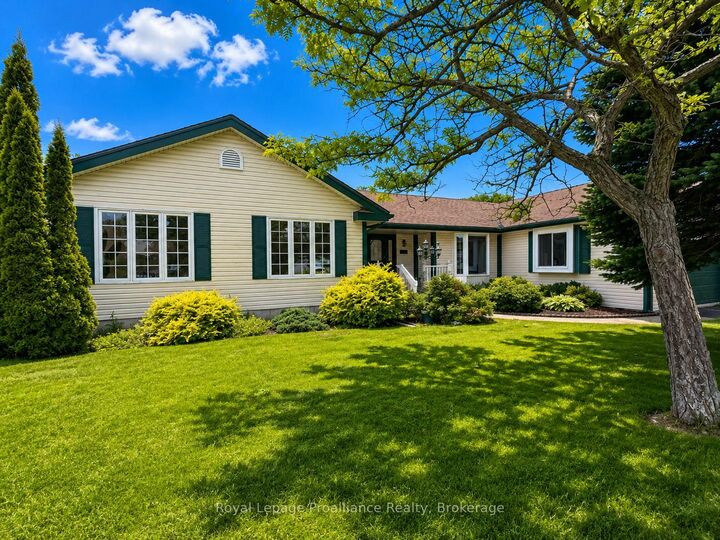 88 Westwind Crescent — photo 1