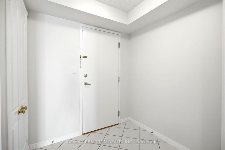 Property Photo: 850 Steeles Avenue W 1103 ON L4J 8E7