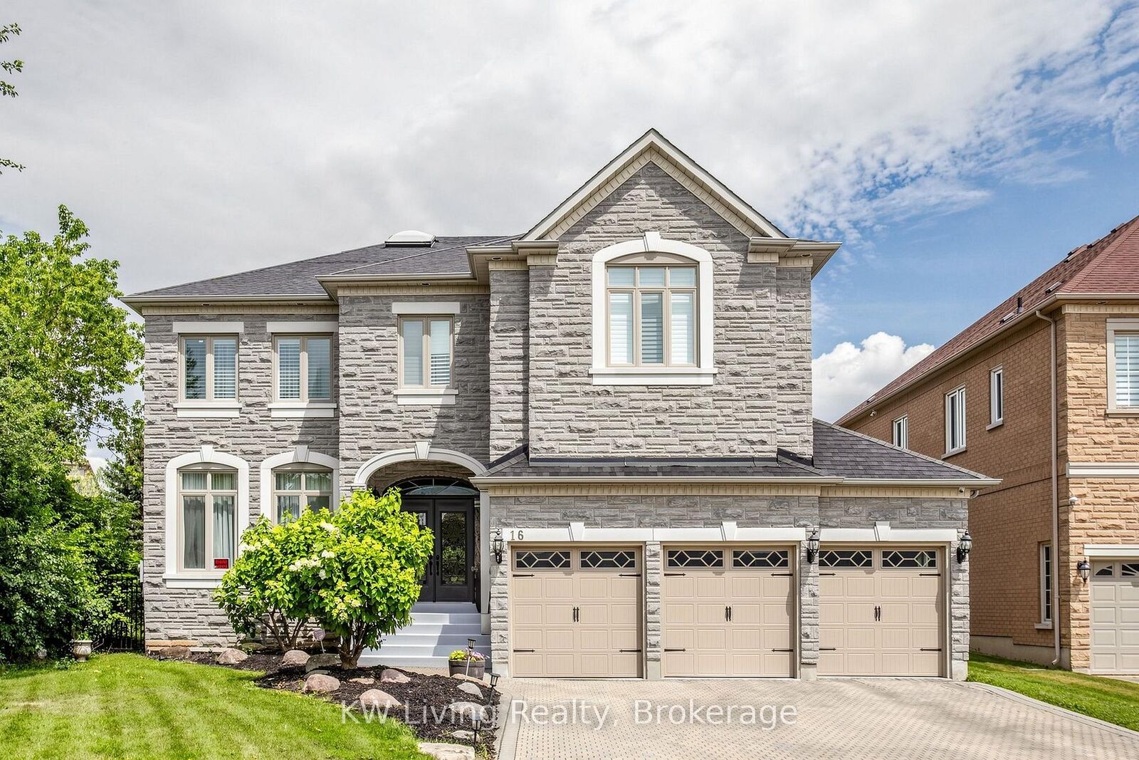 Property Photo: 16 Montressor Court ON L4B 4B7
