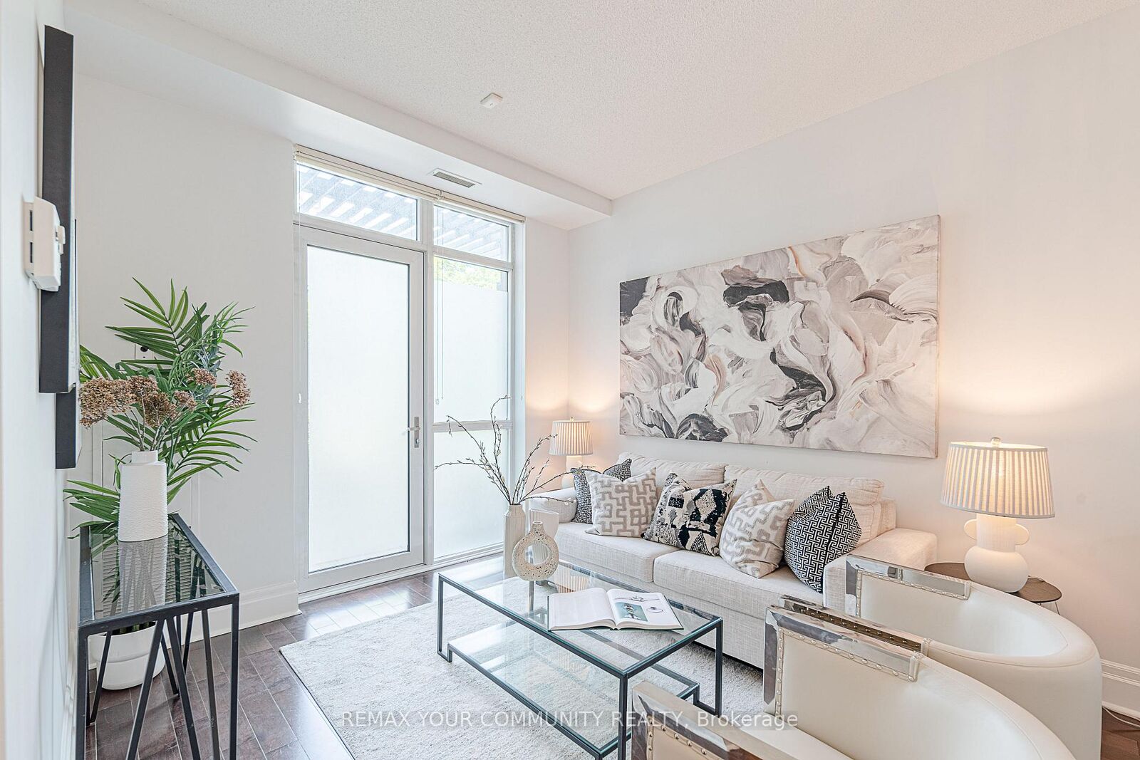 Property Photo: 39 Upper Duke Crescent 102 ON L6G 0B8