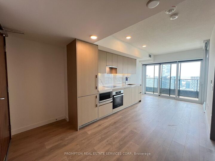 Property Photo:  3 Concord Cityplace Way 4602  ON M5V 0X4 