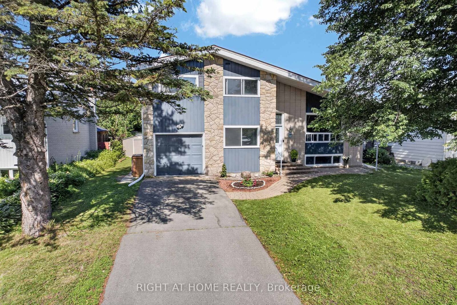 Property Photo: 1385 Chartrand Avenue ON K1E 1H9