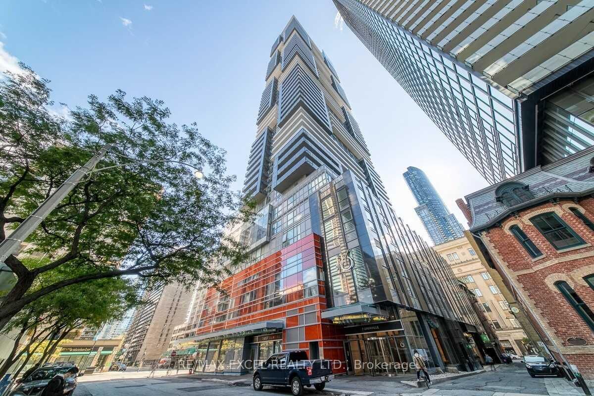 Property Photo: 7 Grenville Street 6403 ON M4Y 1A1
