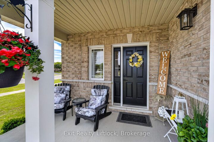 Property Photo: 1 McGregor Court ON K9L 0B7