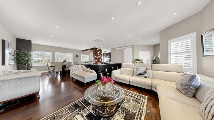Property Photo: 30 Orchard Park Gate ON L6R 1W5