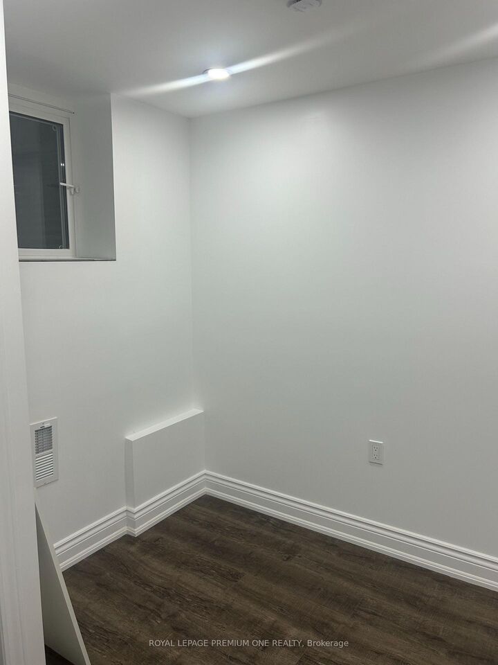 Photo de la propriété: 28 Elsinore Street ON L4H 5G2