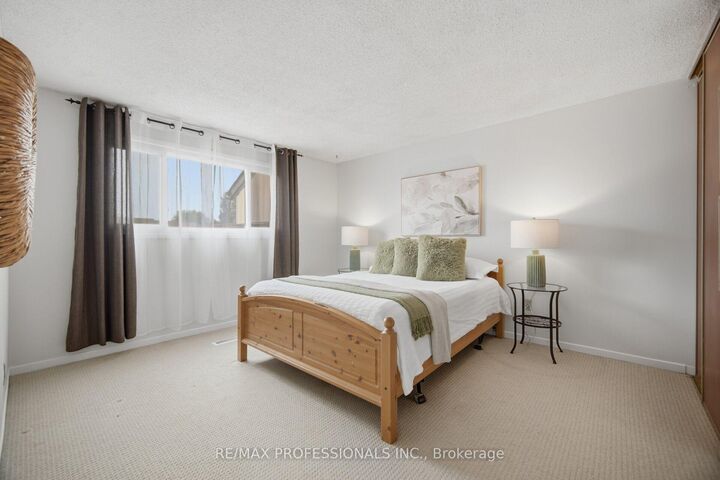 Property Photo: 22 Pontiac Court ON L6Z 1C1