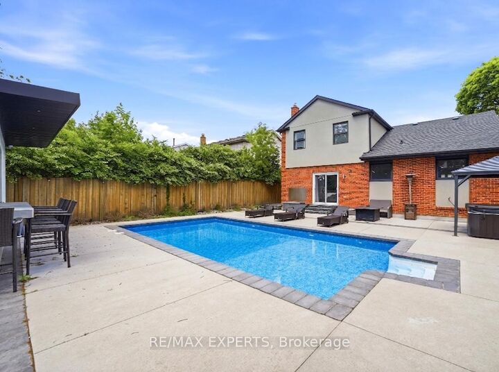 Property Photo: 3656 Sawmill Valley Drive ON L5L 2P6