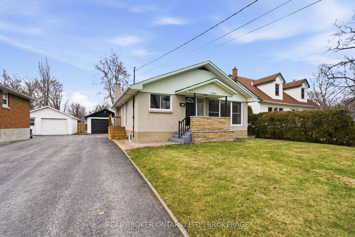 Property Photo: 1205 Osborne Avenue ON K6J 1L2