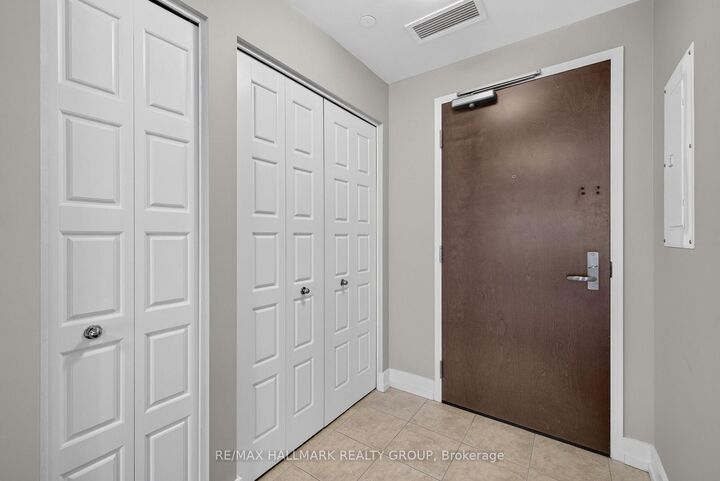 Property Photo:  330 Titan Private 606  ON K2G 1G3 