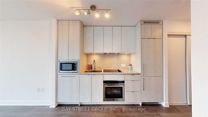 Property Photo: 125 Blue Jays Way 1601 ON M5V 0N5