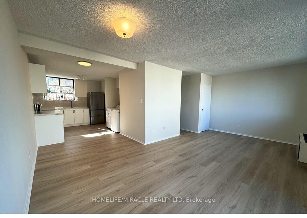 Property Photo: 665 Kennedy Road 303 ON M1K 5E2