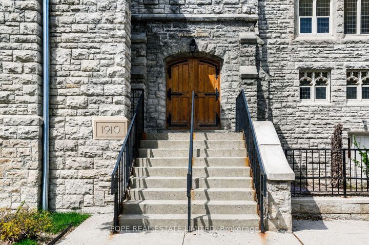 Property Photo: 384 Sunnyside Avenue 202 ON M6R 2S1
