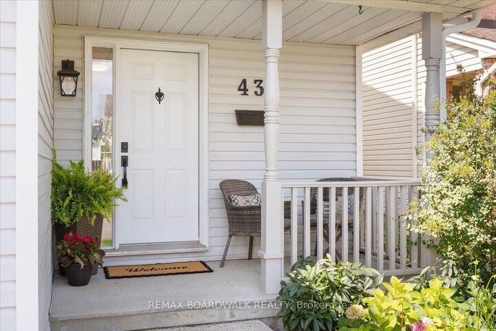 Property Photo:  43 Peacock Crescent  ON K2J 3P8 