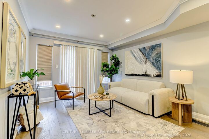 Property Photo: 75 Strathaven Drive E 27 ON L5R 3W1