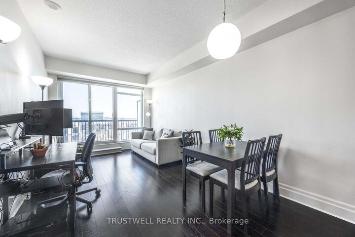 Property Photo: 151 Upper Duke Crescent 1207 ON L6G 0E1