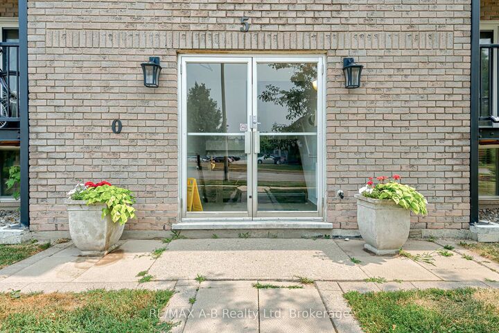 Property Photo: 50 Campbell Court 106 ON N5A 7T6