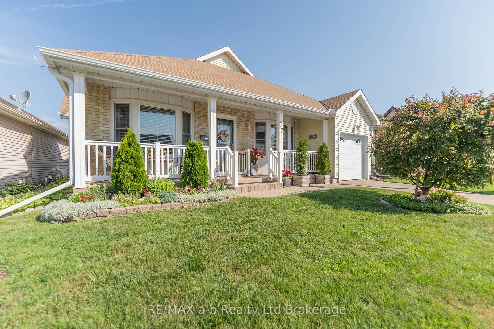 Property Photo: 57 Edwin Crescent ON N4G 5H6