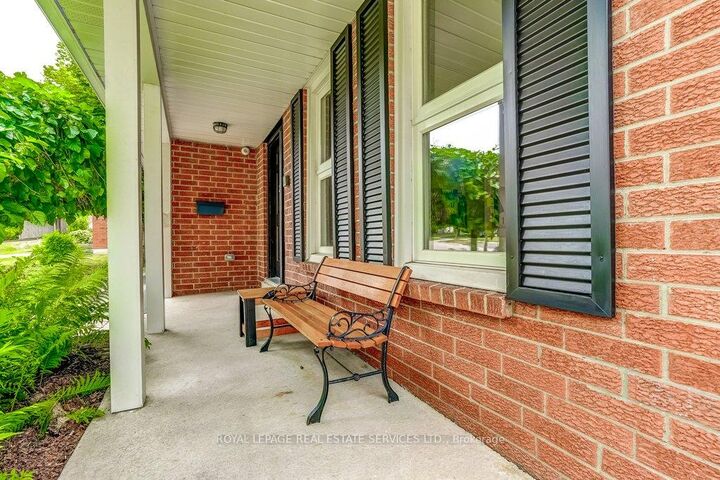 Property Photo: 3076 Redstart Drive ON L5L 2N3