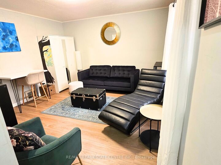 Property Photo:  81 East 11th Street  ON L9A 3T3 