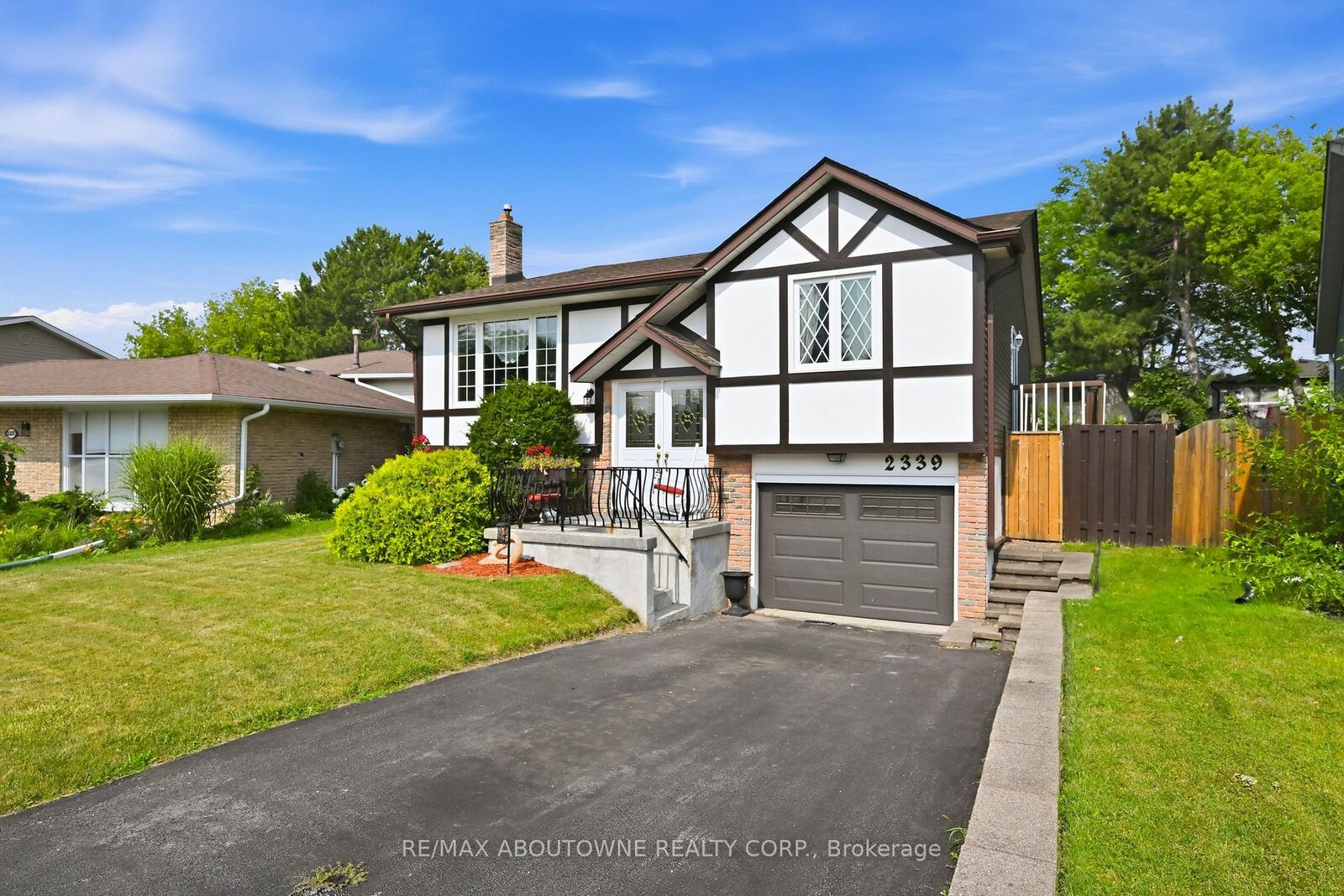 Property Photo: 2339 Gillingham Drive ON L7P 4G5