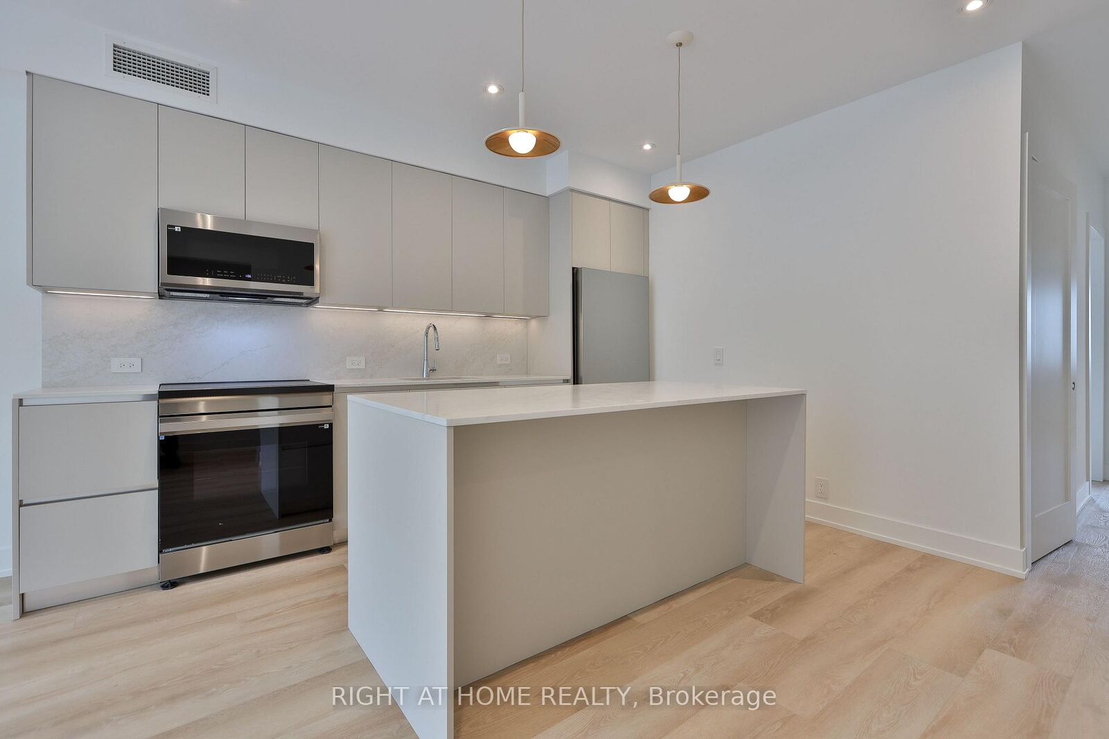 Property Photo:  266 Indian Grove 2  ON M6P 2H5 